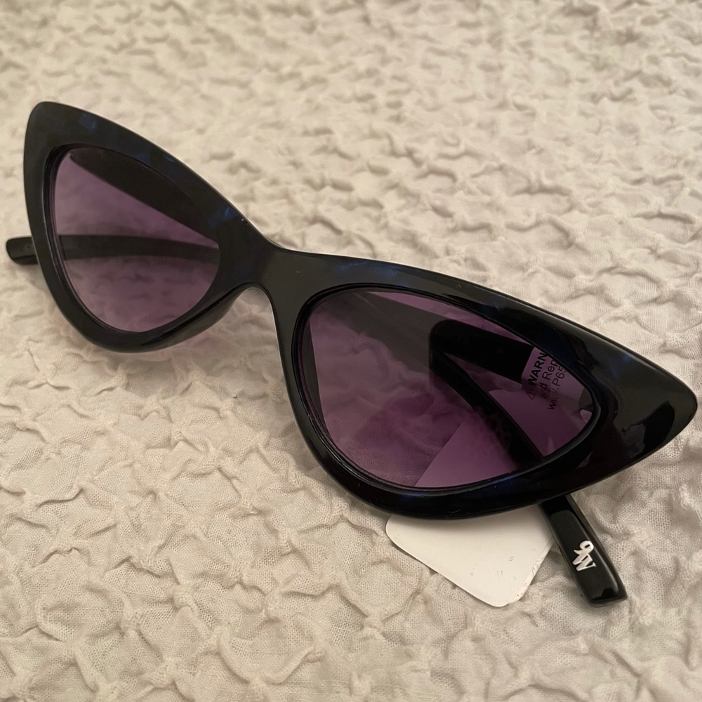 NWT Nine West Blue Cat Eye Sunglasses